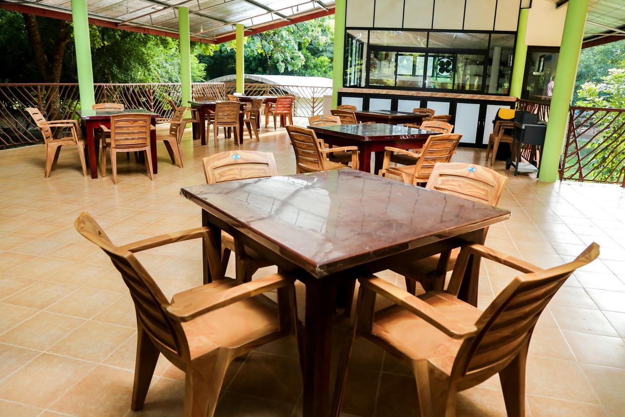 Malwathu Oya Caravan Park Bed and Breakfast Anuradhapura Exteriör bild