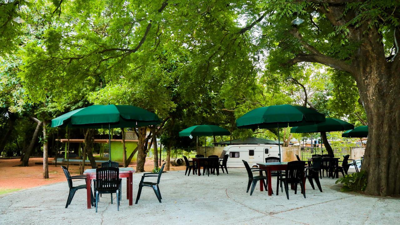 Malwathu Oya Caravan Park Bed and Breakfast Anuradhapura Exteriör bild